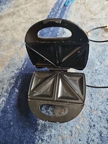 Toasted toastie maker - toasted/toastie,